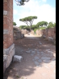 08108 ostia - regio v - semita dei cippi - ecke - via della fortuna della annonaria - bli ri norden.jpg